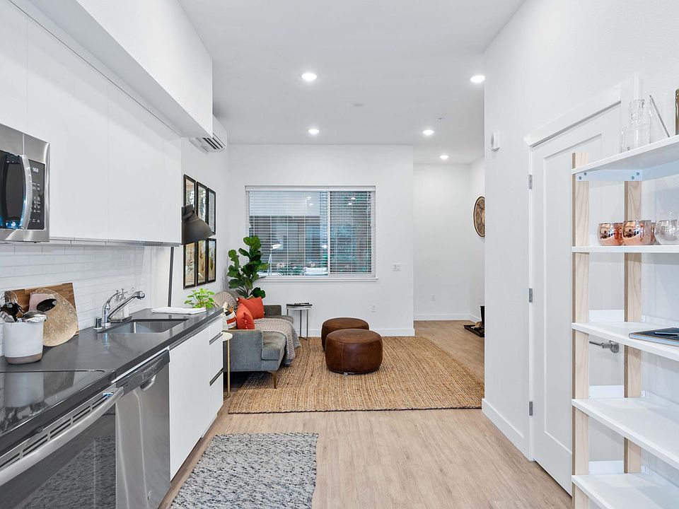 1st image of 411 29th St #1051