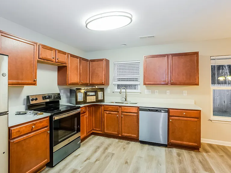 3202 Kayla Ln — Photo 8