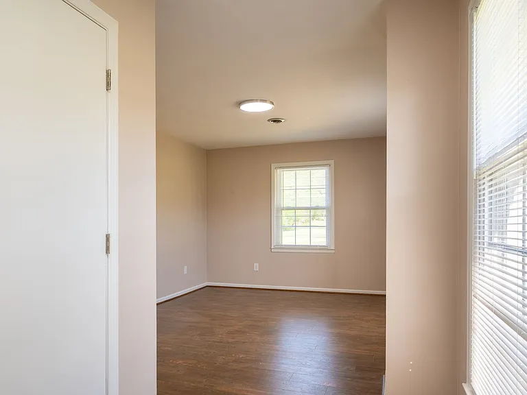 2561 Rutrough Rd — Photo 31