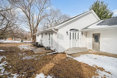 112 Liverpool Dr SE Photo 1