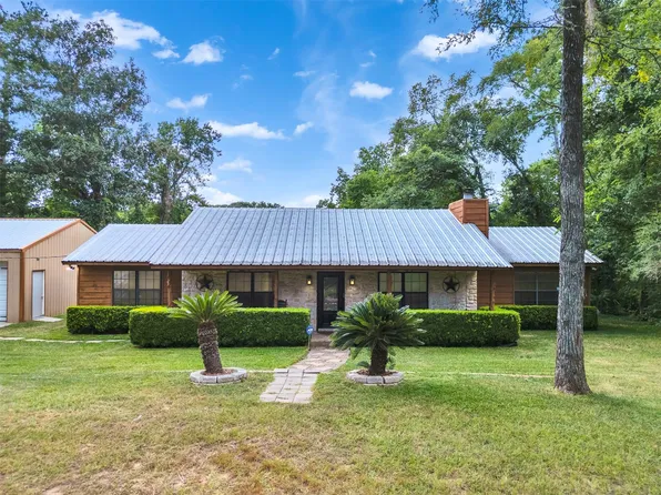 18085 Lake Dr E, Willis, TX 77378
