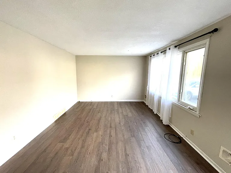 141 Richards Ave — Photo 6
