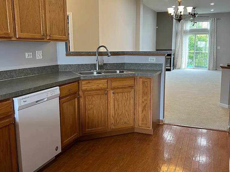 2210 Scott Ln — Photo 4