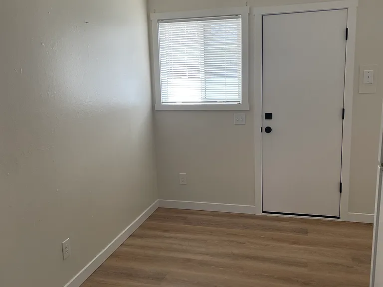 985 W Ida St #3 — Photo 6