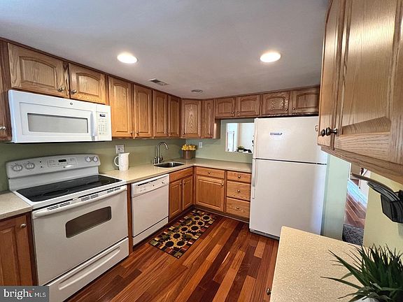 4th image of 501 Stonybrook Dr #501