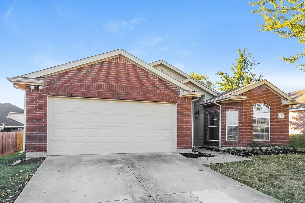 3 bed, 2.0 bath, 1661 sqft, $1,900 — Photo 1