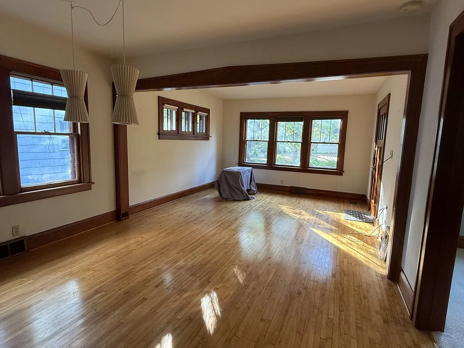 2 bed, 939 sqft, $2,046 — Photo 3