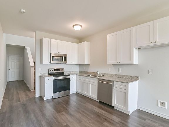 5th image of 7919 Doreen Ave