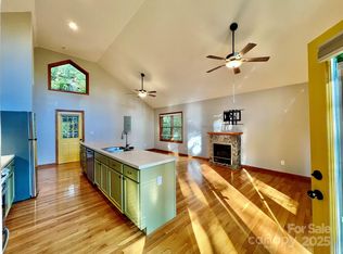 127 Whataview Dr, Whittier, NC 28789