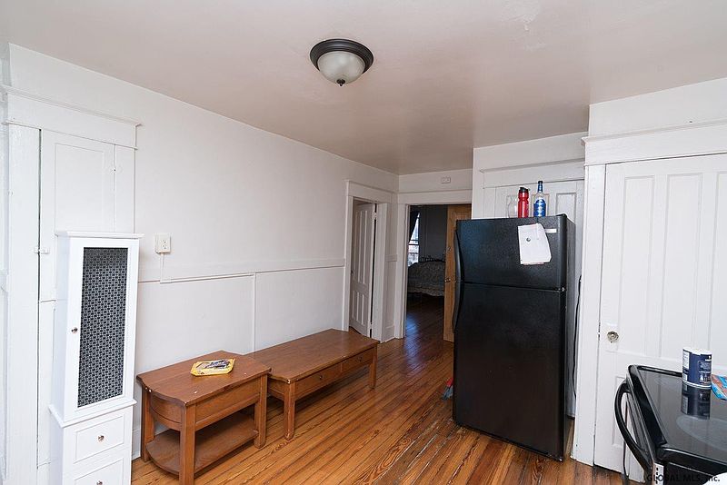4th image of 329 MADISON Avenue