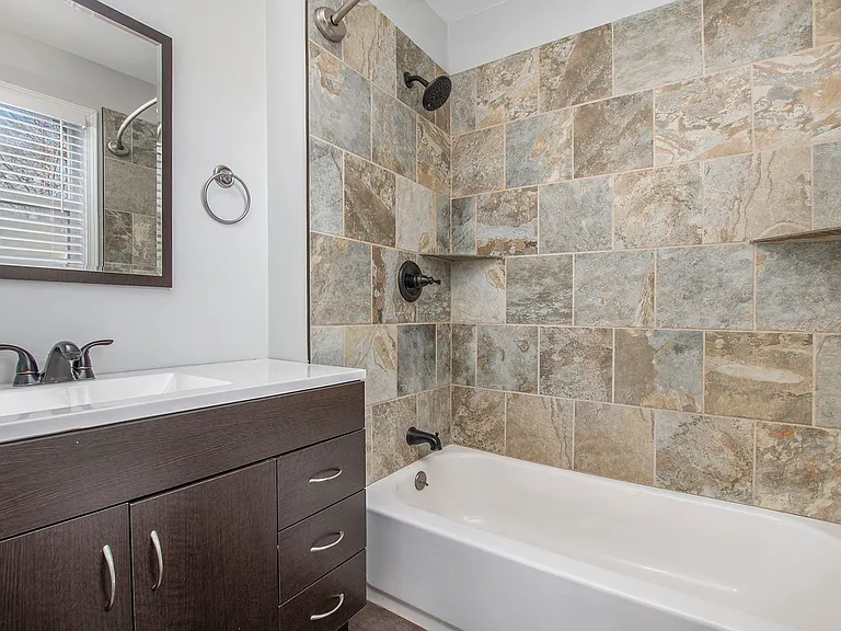 5335 Reeds Rd — Photo 10