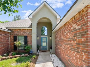 12806 Diamond Lake Dr, Walker, LA 70785