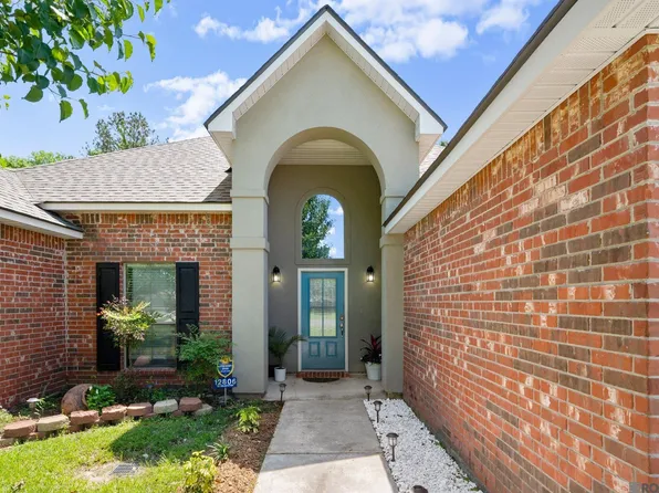 12806 Diamond Lake Dr, Walker, LA 70785