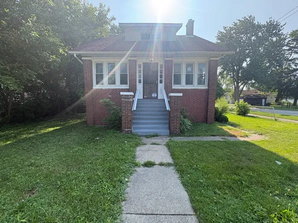 16777 Wood St, Hazel Crest, IL 60429