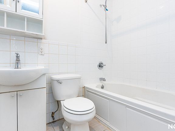 4th image of 146 Jefferson St APT 4L