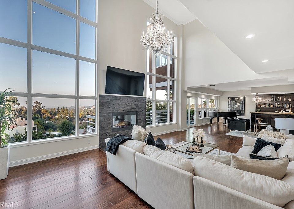 1st image of 21565 Arcos Dr