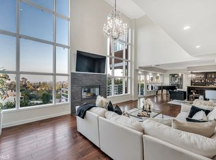 21565 Arcos Dr, Woodland Hills, CA 91364