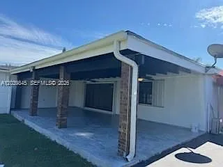 3 bed, 2.0 bath, 2371 sqft, $3,950 — Photo 3
