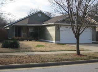 4385 Serviceberry Dr, Fayetteville, AR 72704