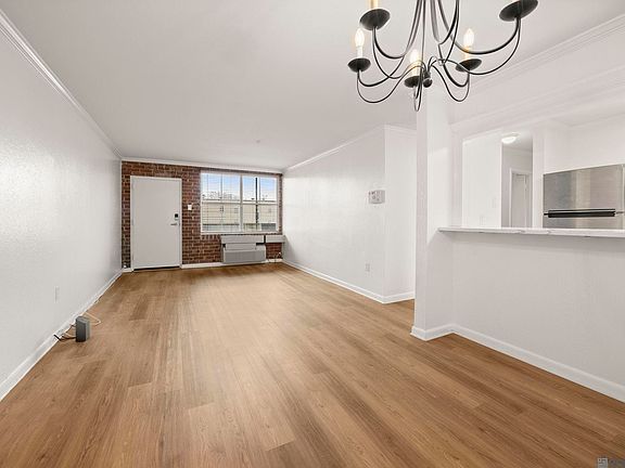 3rd image of 3101 Highland Rd APT 204