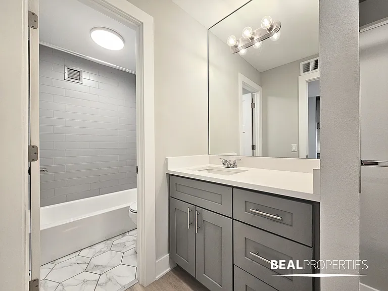 1220 North LaSalle Street — Photo 21
