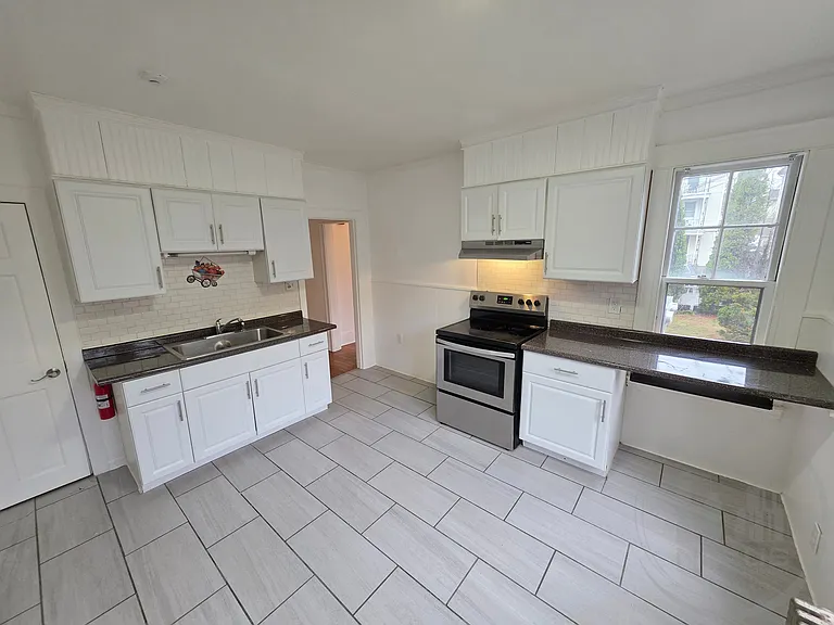 365 Dulude Ave 1stflr Studio Hwincluded Priventry Petok Laundry Prkg — Photo 3