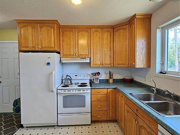 5th image of 412 1st STREET E