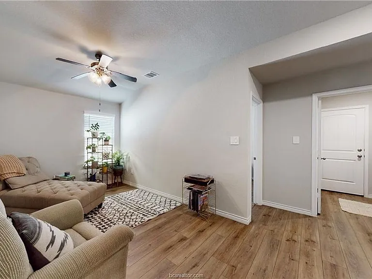 6214 Darlington Ave — Photo 7