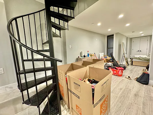 Rented by Outlive | media 17