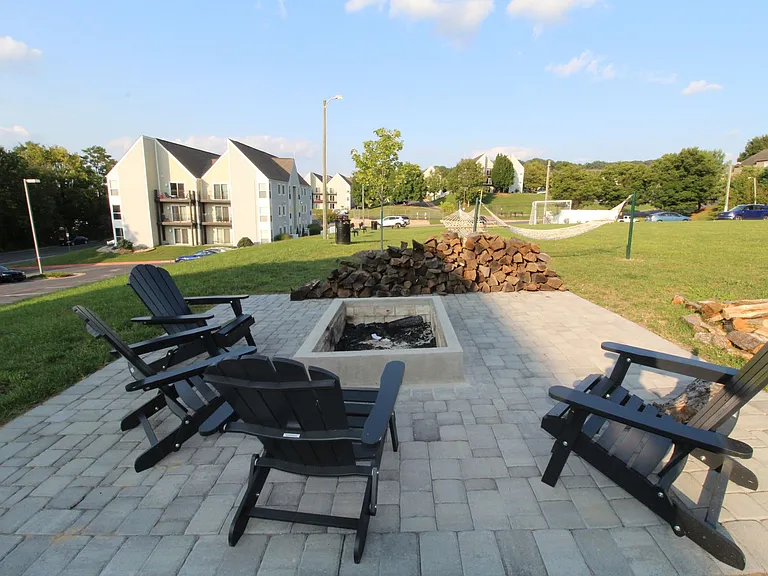 1366 Hunters Rd #K — Photo 9