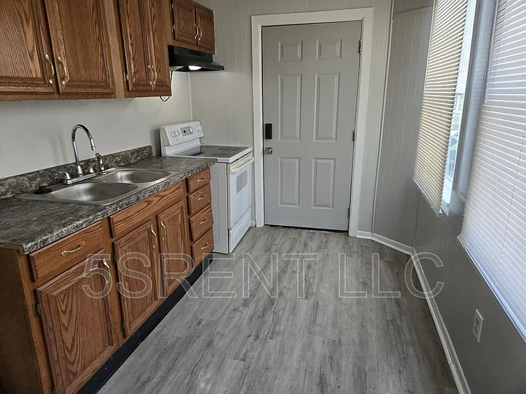 236 S Mary Ellen St #A — Photo 6