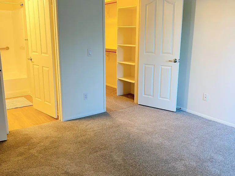 Via Ventura Apartments — Photo 43