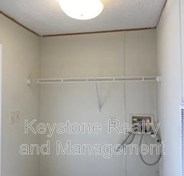106 Hercules Ct — Photo 4