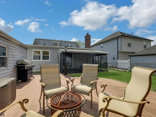 16 Maple Hill Rd, Clifton City, NJ 07013