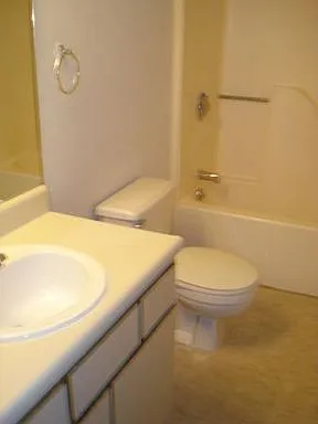 2752 S Glenview Ave — Photo 3