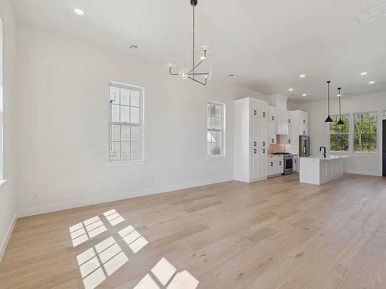 18829 Selah Way — Photo 8