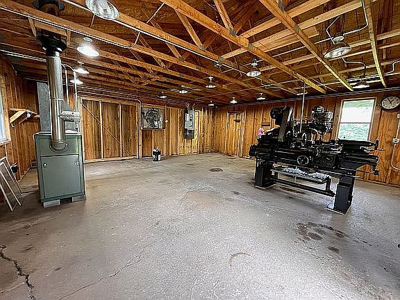 5th image of 1074 North Rd