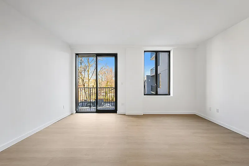645 Park Pl — Photo 3