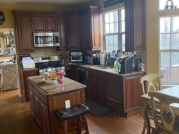 Kitchen with granite 