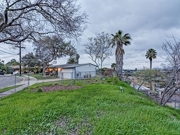 4th image of 881 Dell Anne Pl