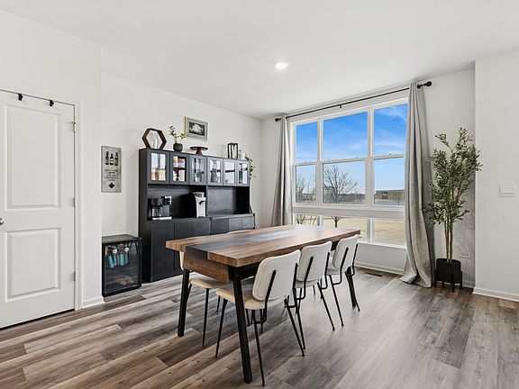 3rd image of 306 Summit Cir