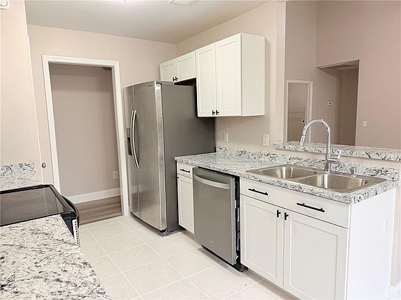 4th image of 107 Colton Dr
