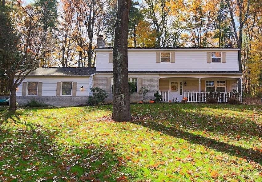 1st image of 8 Wood Dale Dr