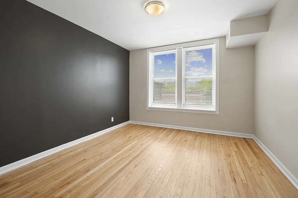 Building Photo - 3726 W Montrose Ave #3