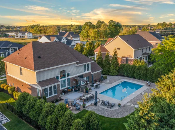 10589 Geist View Dr, McCordsville, IN 46055