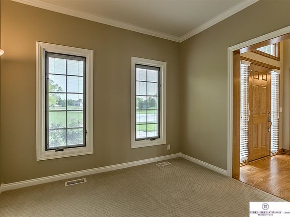 4th image of 16607 Crestfield Dr