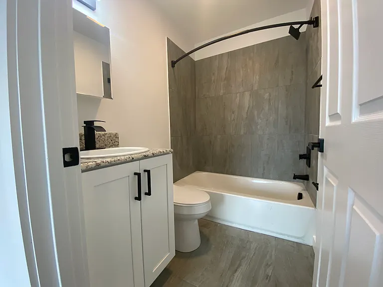 340 Sunnyside Dr #B — Photo 11
