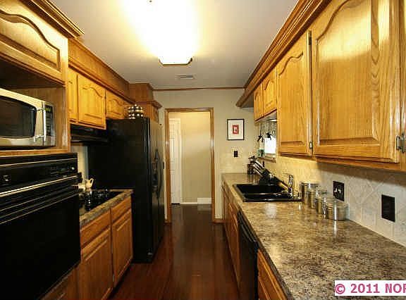 Kitchen updated in 2008 with new cabinets, countertops & appliances