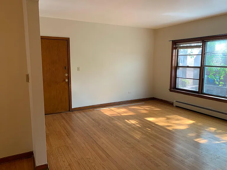 4208 N Leavitt St #2 — Photo 2
