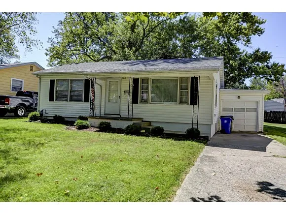 2243 Yorkshire Dr photo 1